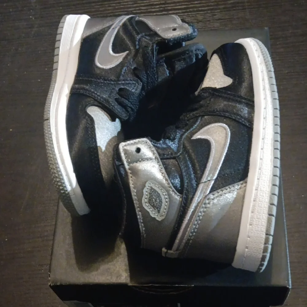 Jordan 1 Retro High OG (TD) Satin Shadow Size 7c New With Box - Picture 8 of 10